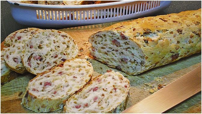 Zwiebel-Käse-Schinken-Brot