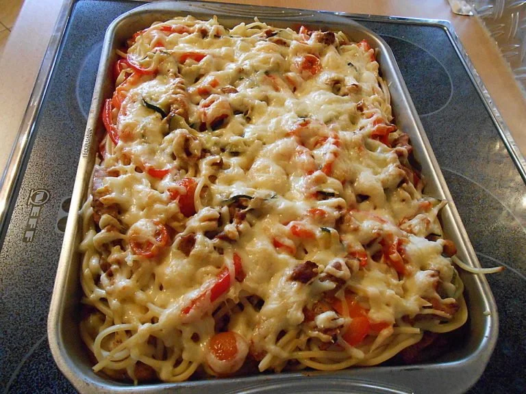 Leckeres Gyros Makkaroni Auflauf mit frischen Zutaten