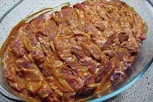 Räuberbraten - Ein traditionelles deutsches Gericht mit saftigem Fleisch und würziger Sauce.